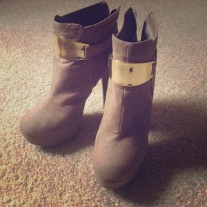 Winter heel boots